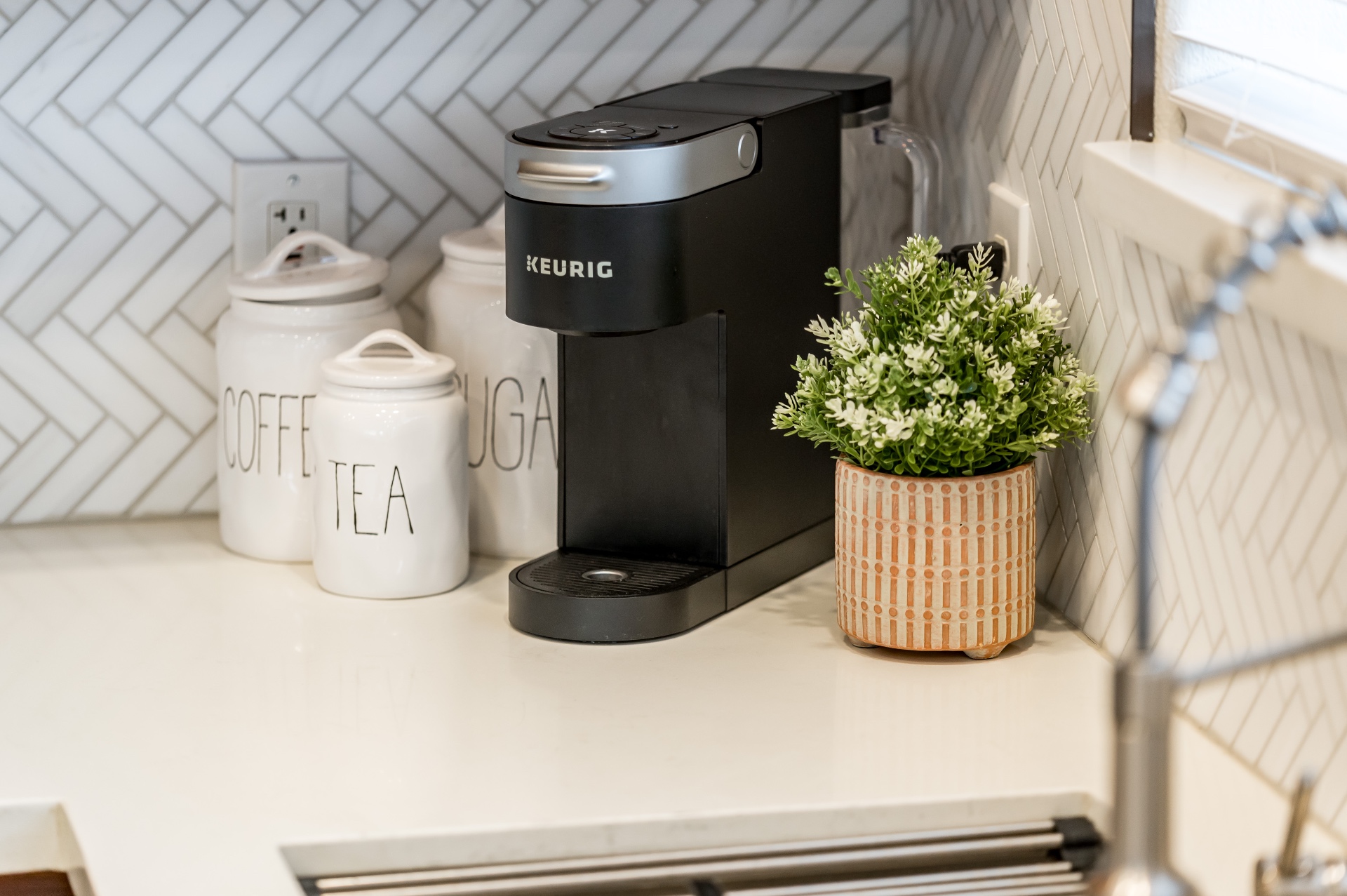 Keurig coffee maker with coffee, tea and sugar canisters